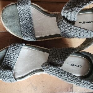 Green wedges, comfortable!